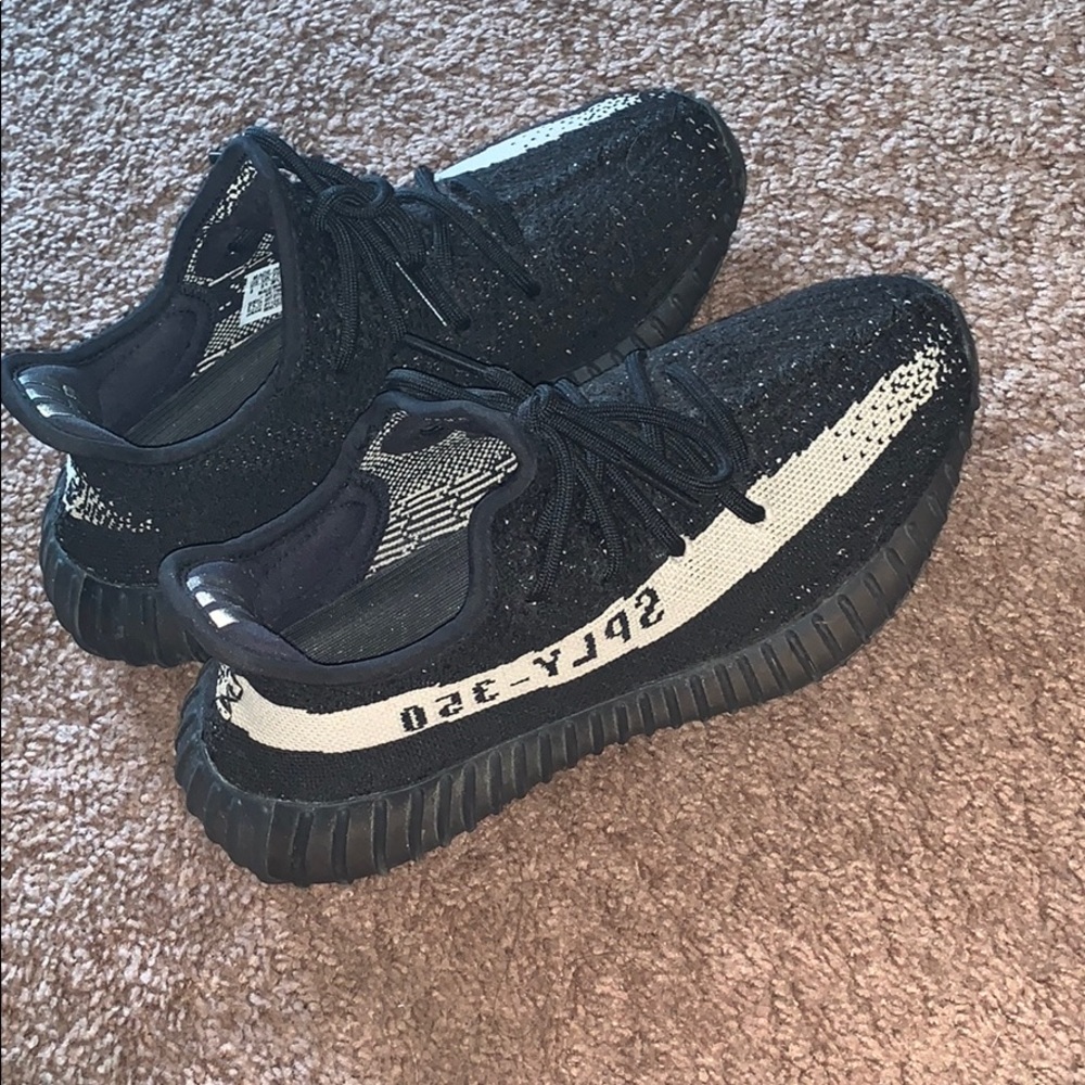 Yeezy 350 V2 Oreo size 6 men’s